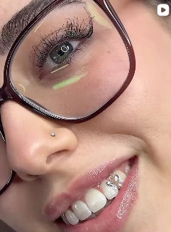 Extensiones de pestañas y cejas